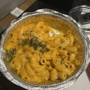 Keg & Lantern Brewing Company - Mac & Cheese Plate. Bitter, orange, and unsatisfactory. - Pubs Near Me - Brooklyn, New York