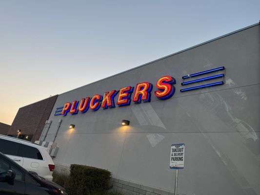 Pluckers Wing Bar by null