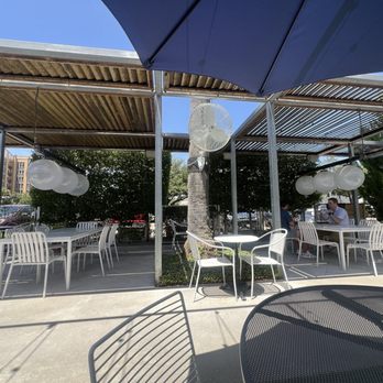 Local Foods - Outside patio area - Salad Near Me - Houston, Texas