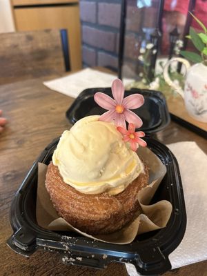 Con Sabor a Sinaloa: Sushi, Churros, Coffee & Ice Cream by null