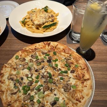 Yard House - New American Near Me - Sarasota, Florida