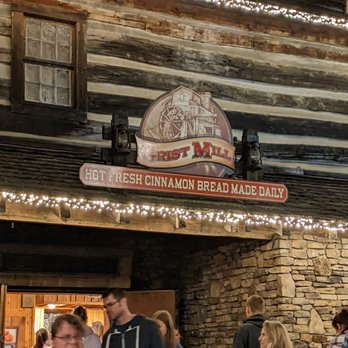 Dollywood - The place for the famous cinnamon bread - Amusement Parks Near Me - Pigeon Forge, Tennessee Dollywood - The place for the famous cinnamon bread - Amusement Parks Near Me - Pigeon Forge, Tennessee