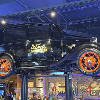 Ford's Garage Orlando International Outlets - Burgers Near Me - Orlando, Florida