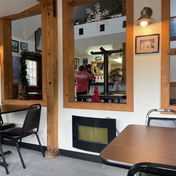 Mountain High Hamburgers - Interior daytime - Burgers Near Me - Easton, Washington