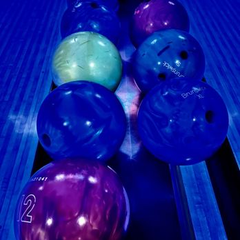 Big Al's - a row of bowling balls - American Near Me - Meridian, Idaho