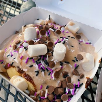 Cinnaholic - Marshmallow and chocolate frosting - Desserts Near Me - Atlanta, Georgia