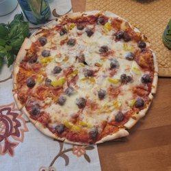 Buck's Pizza - Sausage and banana pepper