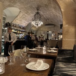 Tast Club - The building