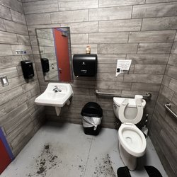 Barberitos - Musty bathrooms
