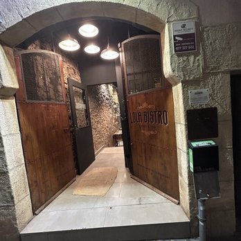 Lola Bistro - entrance - Tapas/Small Plates Near Me - Tarragona, T