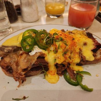Sugarcane - Eggs Benedict with pork - Cocktail Bars Near Me - Las Vegas, Nevada