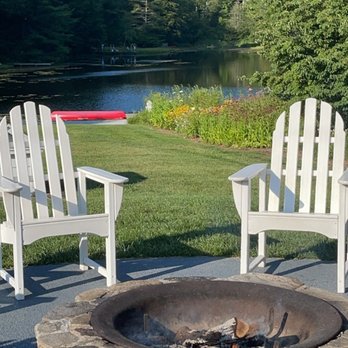 Half-Mile Farm - The fire pit and pond at Half-Mile Farm - Hotels Near Me - Highlands, North Carolina