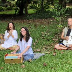 Heart of Sound - Kauai kirtan, Mantra chanting meditation, & Nāda Yoga. Mantra sound baths, voice lessons, harmonium, and ayurvedic rejuvenation retreats!