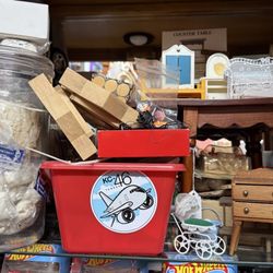 A Family Treasure - Dollhouse furniture