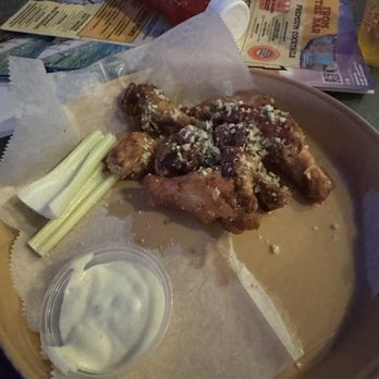 Jimmy Johnson’s Big Chill - Wings (pretty good) - Sports Bars Near Me - Key Largo, Florida