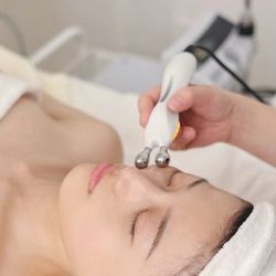LikeSkin - Reducing Eyebag