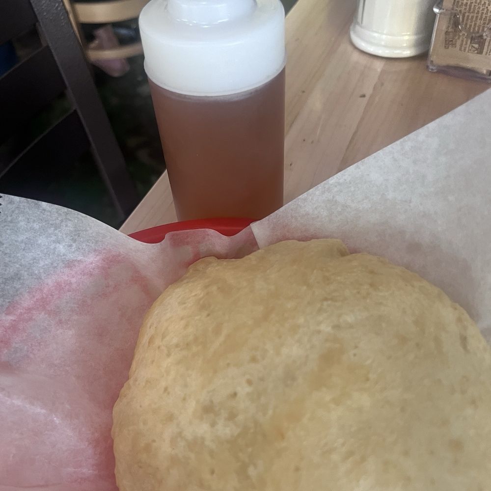 Sopapillo with honey