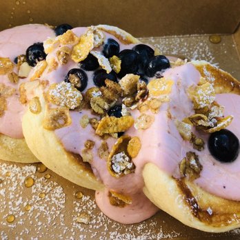 Cloud Nine Cafe Hawaii - Soufflé pancakes with strawberry sauce, blueberries & cornflakes. - Desserts Near Me - Honolulu, Hawaii