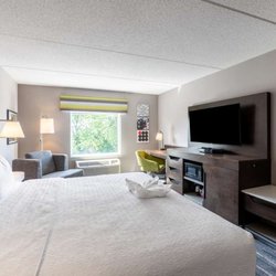 Hampton Inn & Suites Poughkeepsie - Guest room