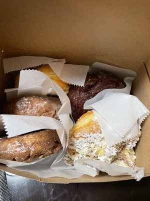 Moe's Doughs by null
