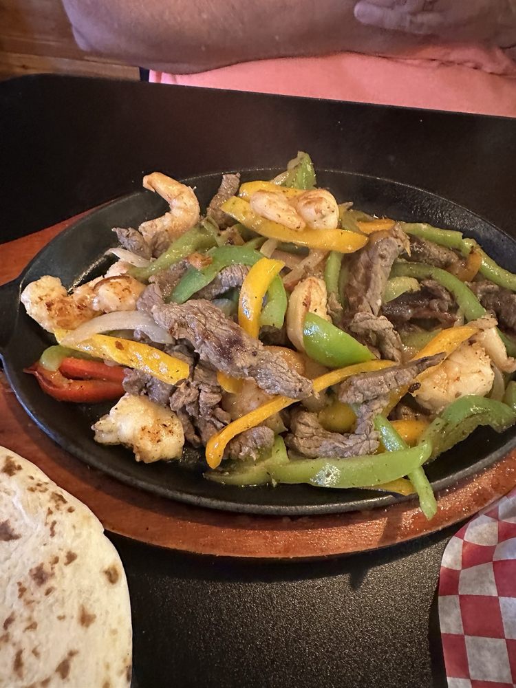 Lazy Enchilada Grill Logo