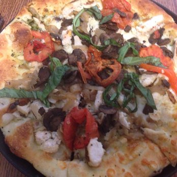 St Elias Brewing - Chicken Pesto pizza - Breweries Near Me - Soldotna, Alaska