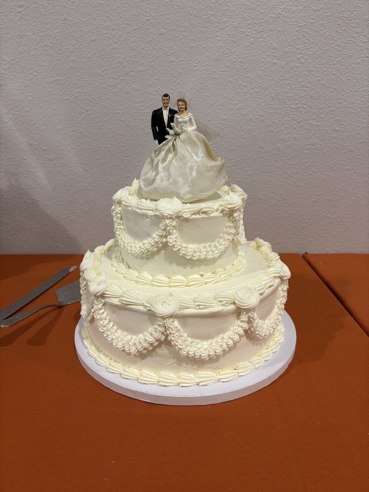 D D's Specialty Bakery & Cafe Logo