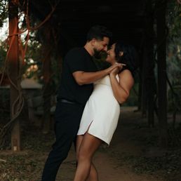 Marissa went short on this dress, let it out on the side for more room in the back and zipper. I LOVE her work! Marissa went short on this dress, let it out on the side for more room in the back and zipper. I LOVE her work!