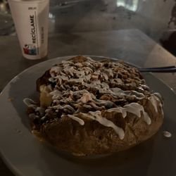 Mercado Victoria - Baked potato with salmon