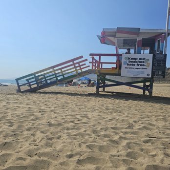Ginger Rogers Beach - Reading is fundamental - Beaches Near Me - Santa Monica, California