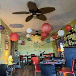 878 Waterfront Bistro & Café - Dining area