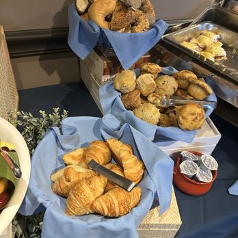 Jacaranda Grille Room - Bagels - croissants and muffins - Salad Near Me - Plantation, Florida