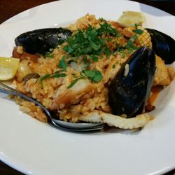 Cafe Oggi - Chicken, chorizo & seafood paella