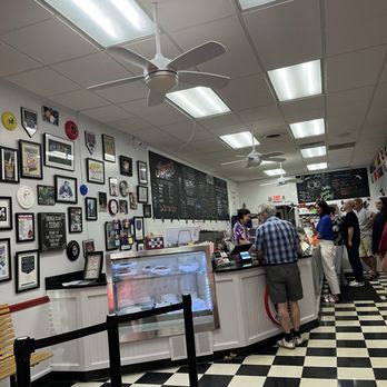 Ashley's Ice Cream Cafe - Inside - Ice Cream & Frozen Yogurt Near Me - Guilford, Connecticut