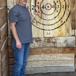 Social Axe Throwing - Nice hit