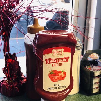 Carlo's Diner - Table stuff and thangs and holiday flare - American Near Me - Ocoee, Florida