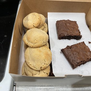 grettie's goodies - a box of brownies and brownies - Desserts Near Me - Seattle, Washington grettie's goodies - a box of brownies and brownies - Desserts Near Me - Seattle, Washington
