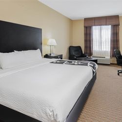 La Quinta by Wyndham Morgan City - Guest room