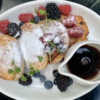 Pause at Pulitzer - Pancakes with fresh berries - Cafes Near Me - Amsterdam, New Hampshire Pause at Pulitzer - Pancakes with fresh berries - Cafes Near Me - Amsterdam, New Hampshire