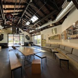 Unsung Brewing Company - Interior