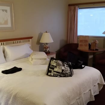 White Water - Room 10 with a king bed - Hotels Near Me - Cambria, California White Water - Room 10 with a king bed - Hotels Near Me - Cambria, California