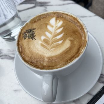 Cafe Jolie Petit - Lavender latte - Coffee & Tea Near Me - Alameda, California