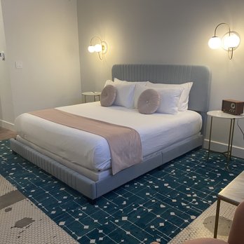 The Bellwether - The bed in the Lucia suite - Hotels Near Me - Louisville, Kentucky