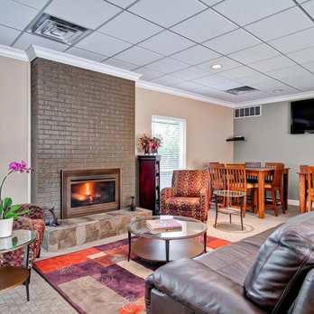 Flatiron View Apartments - Enjoy our cozy community areas, complete with a DVD collection, fireplace, BBQ grills, saunas, showers, and access to the pools. - Apartments Near Me - Boulder, Colorado Flatiron View Apartments - Enjoy our cozy community areas, complete with a DVD collection, fireplace, BBQ grills, saunas, showers, and access to the pools. - Apartments Near Me - Boulder, Colorado
