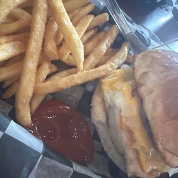 Sobelman's Pub & Grill - Grilled Chicken Breast Sandwich - Pubs Near Me - Milwaukee, Wisconsin Sobelman's Pub & Grill - Grilled Chicken Breast Sandwich - Pubs Near Me - Milwaukee, Wisconsin