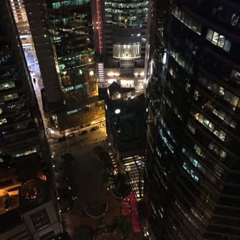 Vea Restaurant & Lounge - The view - Cocktail Bars Near Me - Hong Kong, HK