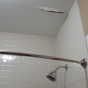 Inn At Fulton Harbor - I always wonder about deferred maintenance. What else is wrong we just can't see when something this obvious is apparently ok for guests? - Hotels Near Me - Fulton, Texas
