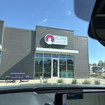 Icon Donuts & Sweetery - Front door - Donuts Near Me - Waterloo, Iowa