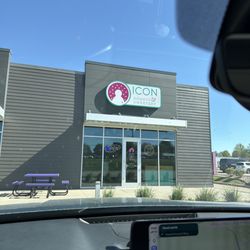 Icon Donuts & Sweetery - Front door