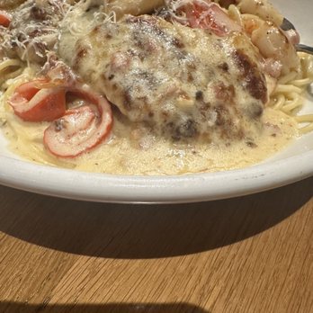 Olive Garden Italian Restaurant - Chicken & Shrimp Carbonara - Italian Near Me - Fairfield, Ohio Olive Garden Italian Restaurant - Chicken & Shrimp Carbonara - Italian Near Me - Fairfield, Ohio
